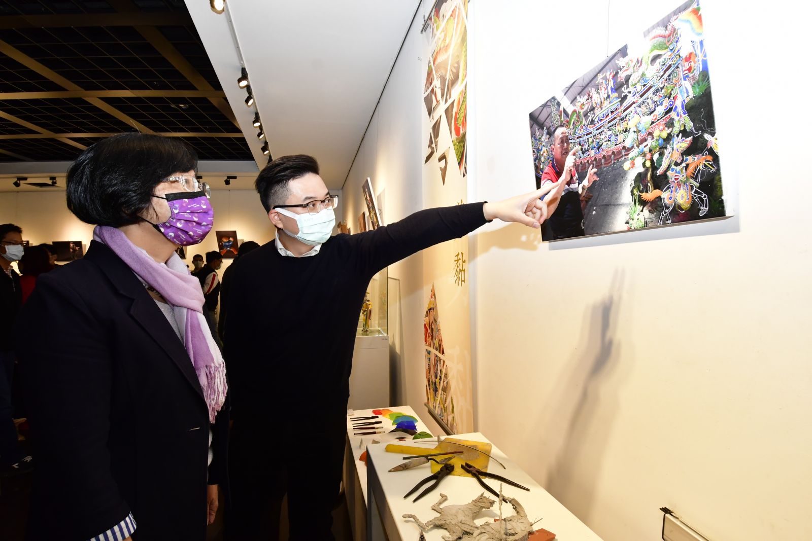 影／陳篡地剪黏技術　讓廟頂上的神化故事栩栩如生 - https://www.watchmedia01.com