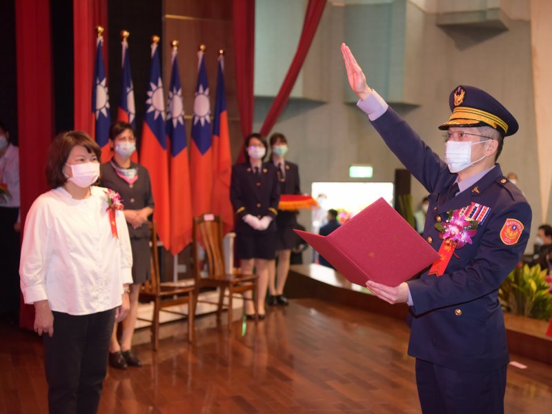 嘉義市警局卸、新任局長交接 黃建榮任新職 - https://www.watchmedia01.com