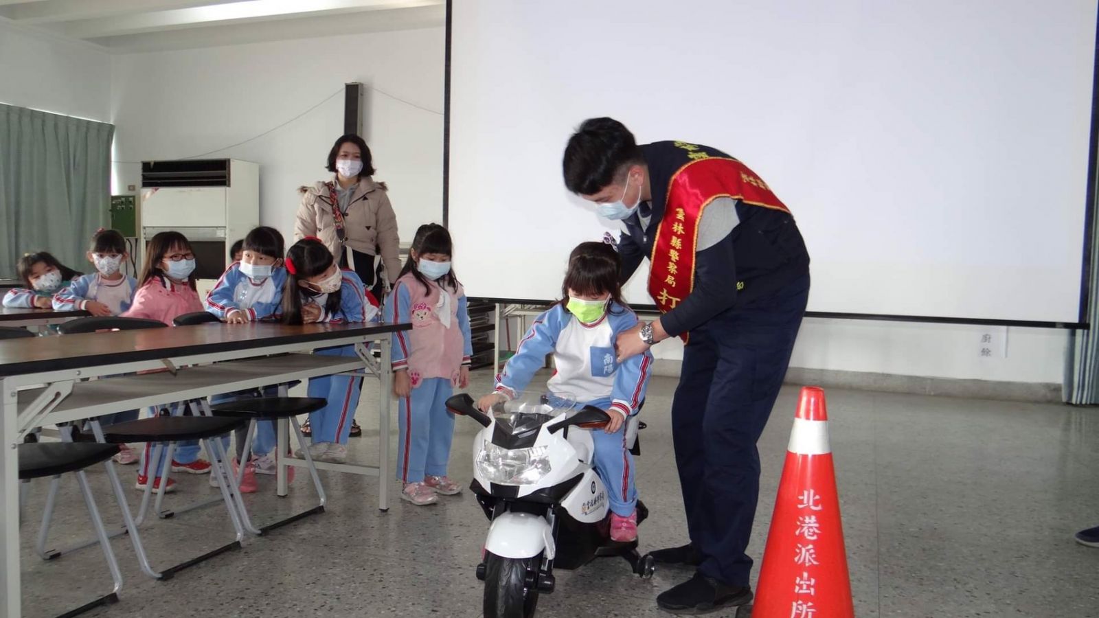 南陽附幼參訪北港警分局　幼童體驗警察工作 - https://www.watchmedia01.com