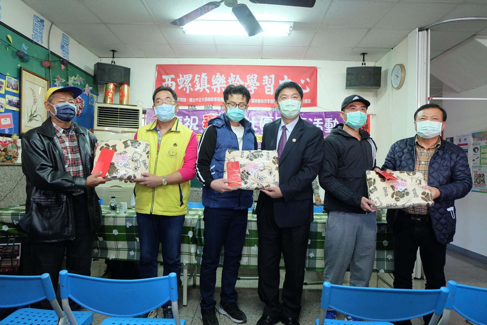 雲檢春節社區關懷　書法家揮毫送春聯 - https://www.watchmedia01.com
