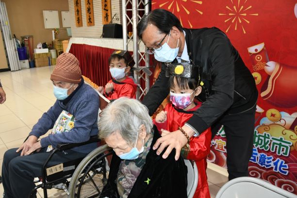 彰市6000元敬老禮金　今年首採現金、轉帳併用 - https://www.watchmedia01.com