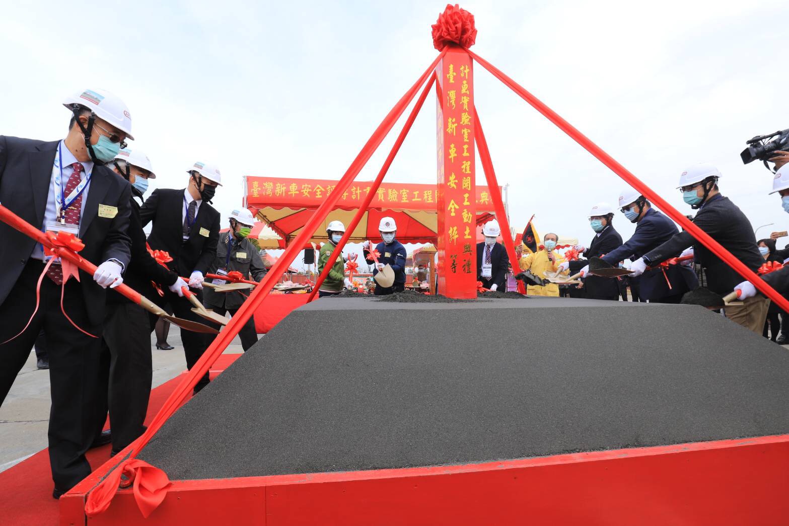 行人安全防護實驗室新建工程 新車星級評等112年後上路 - https://www.watchmedia01.com