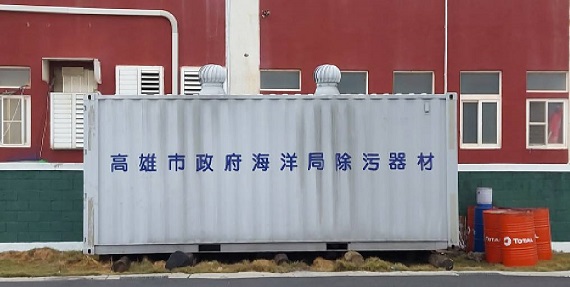 西吉幽靈船油外洩情況緊急　海巡連夜運送攔油索馳援護海洋生態 - https://www.watchmedia01.com