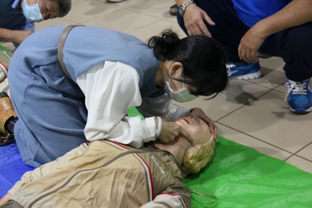 影 / 打造長青急救員　彰化市老人會辦長者CPR+AED訓練 - https://www.watchmedia01.com