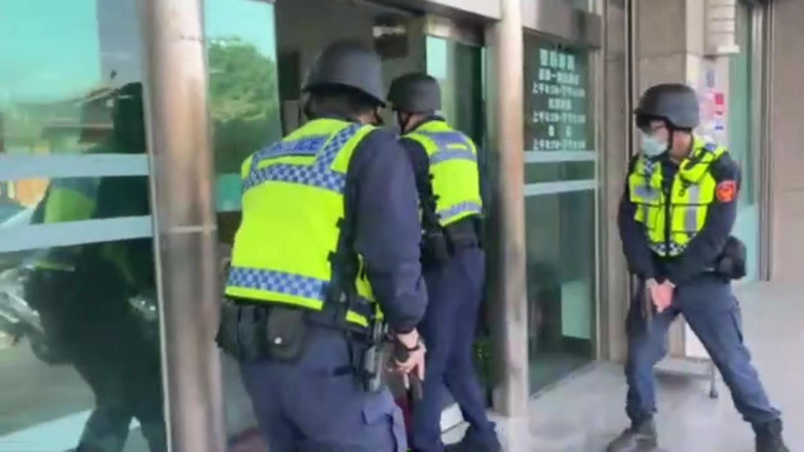 影／警匪追逐驚險刺激　是拍電影了？警方防搶演練啦 - https://www.watchmedia01.com
