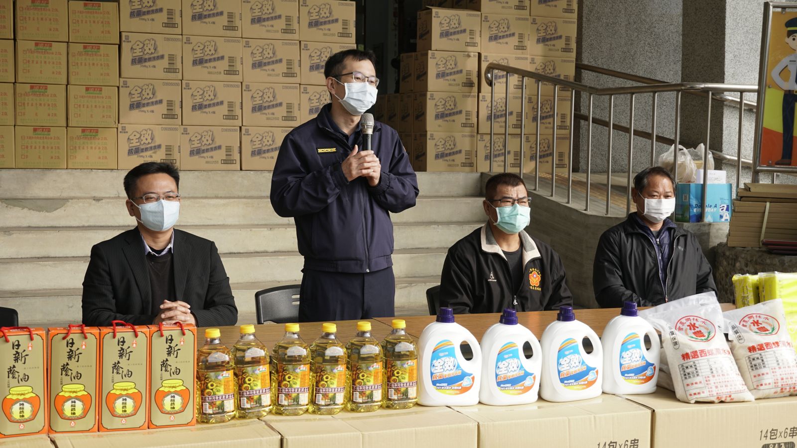 影／警民關懷弱勢安渡年關　波麗士議員志工分享愛 - https://www.watchmedia01.com