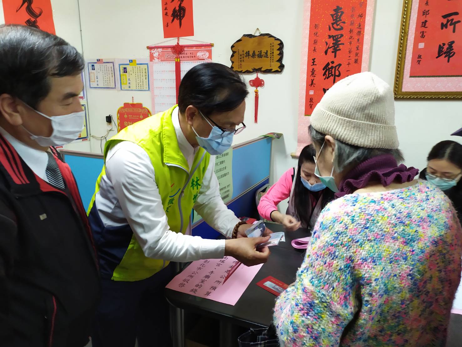 影／彰市春節敬老禮金6000元　億元現金數百人點鈔大陣仗 - https://www.watchmedia01.com