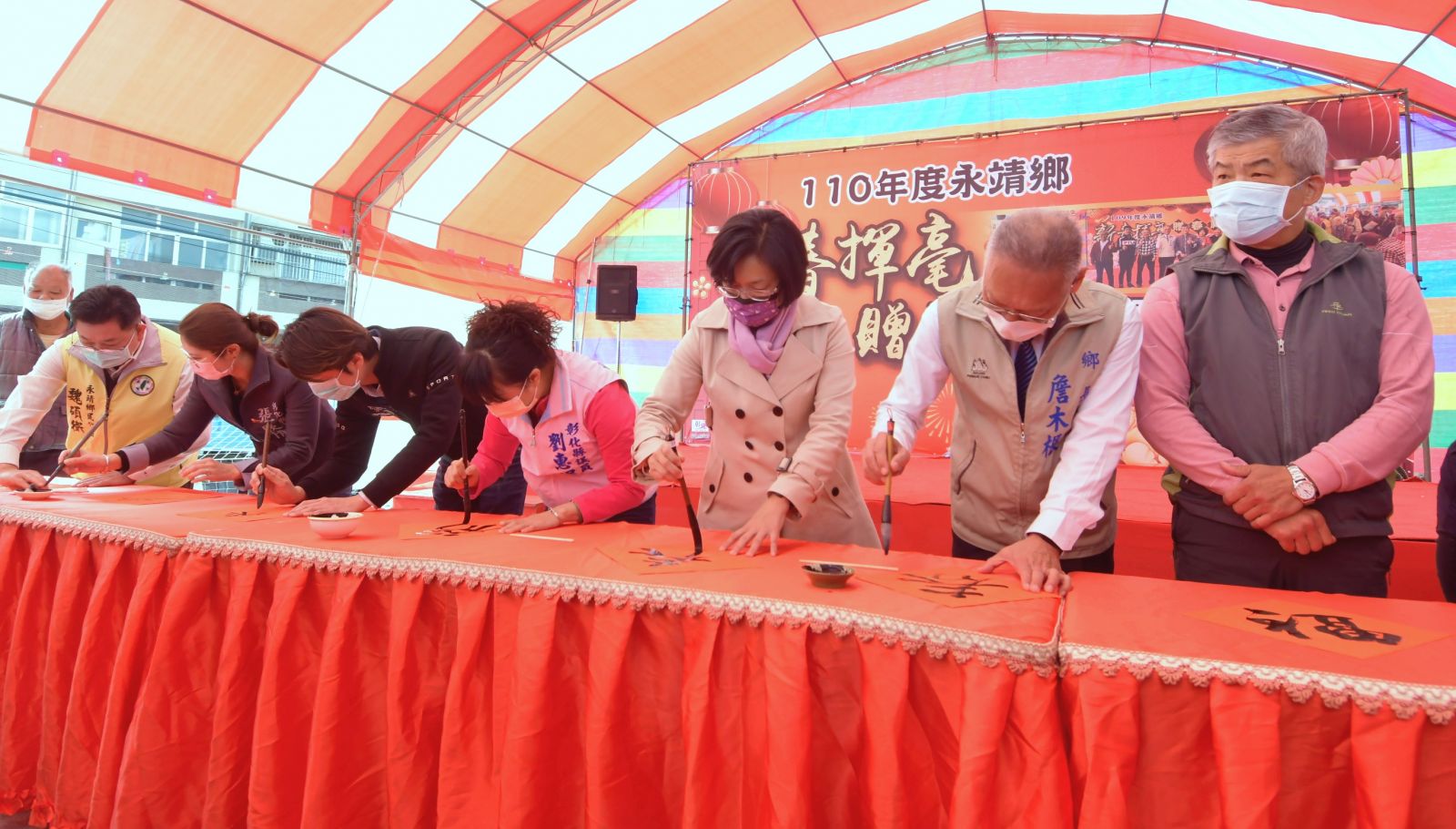 影／書法家齊聚　永靖鄉新春揮毫贈春聯飄墨香 - https://www.watchmedia01.com