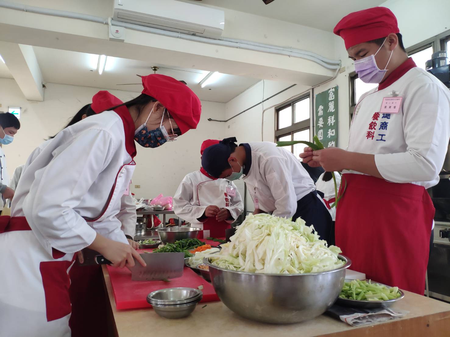 影／埔心國中金牌小廚師　輔導學生考證照「中餐班」 - https://www.watchmedia01.com