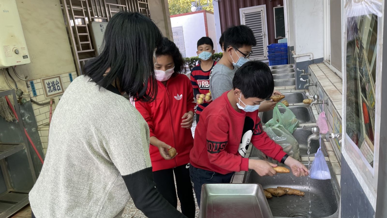 影／卦山特色小學推食農　學子寒假動手實作樂趣多 - https://www.watchmedia01.com