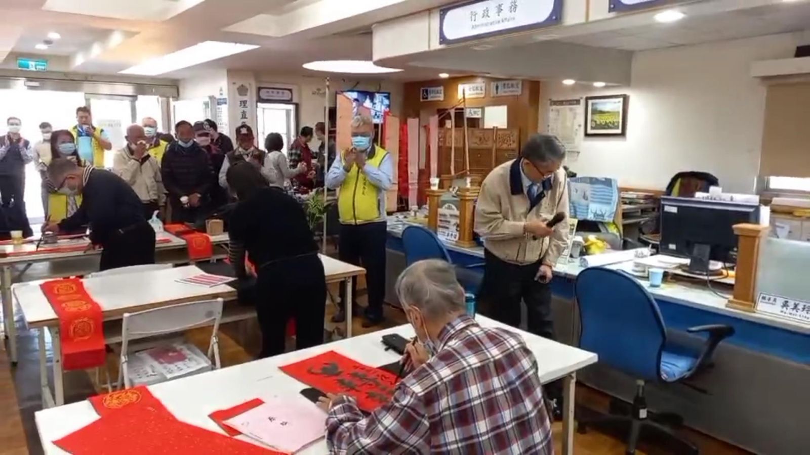 影／手寫春聯年味兒濃　墨香送「福」暖萬家 - https://www.watchmedia01.com