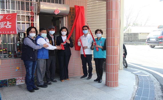 斗南東明長青食堂補行揭牌 縣長贈食來運轉好運柑來 - https://www.watchmedia01.com
