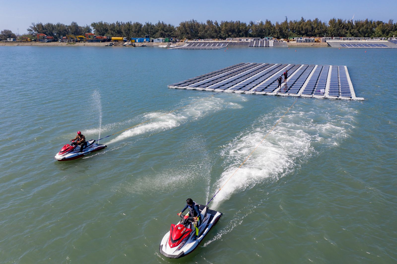 影／全球最大海上型太陽能電廠併網發電　可貢獻2.5億度綠電 - https://www.watchmedia01.com