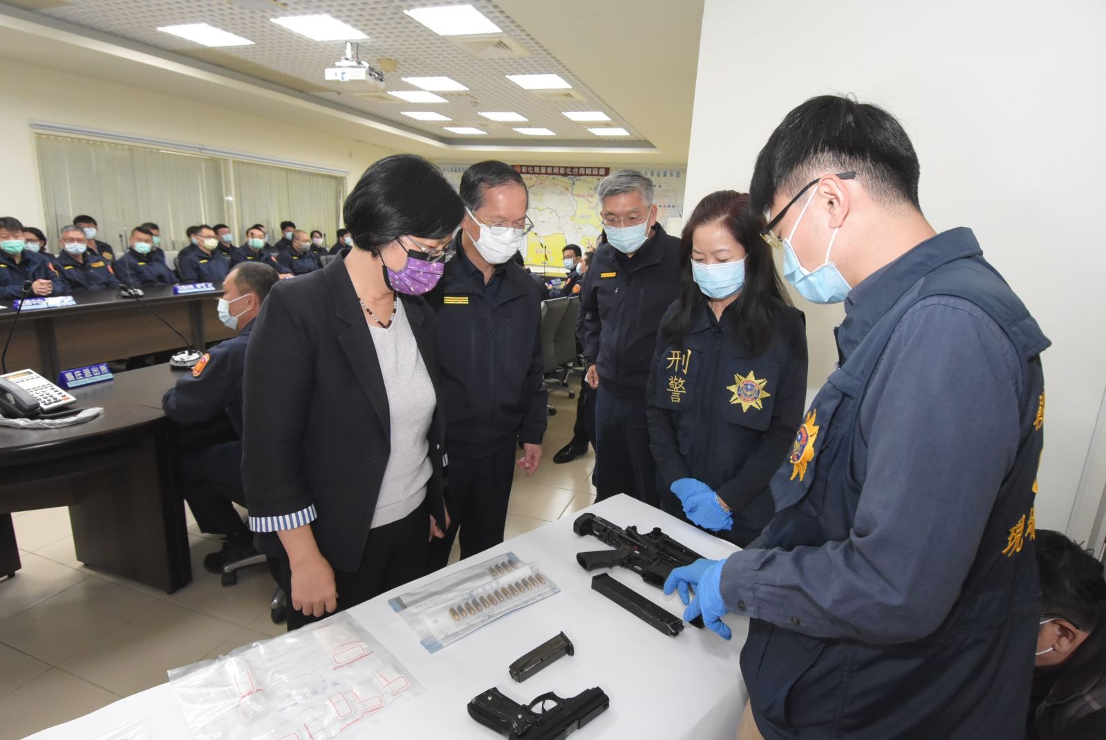 王惠美表揚彰化分局破獲重大槍砲、毒品案有功人員 - https://www.watchmedia01.com
