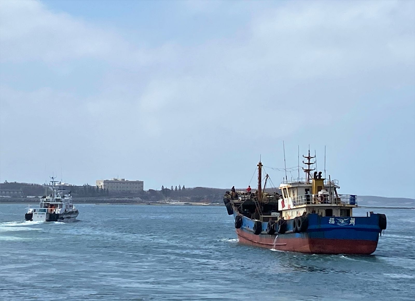 海巡查扣陸籍油船阻斷漁船油料補給　重罰300萬驅離出境 - https://www.watchmedia01.com