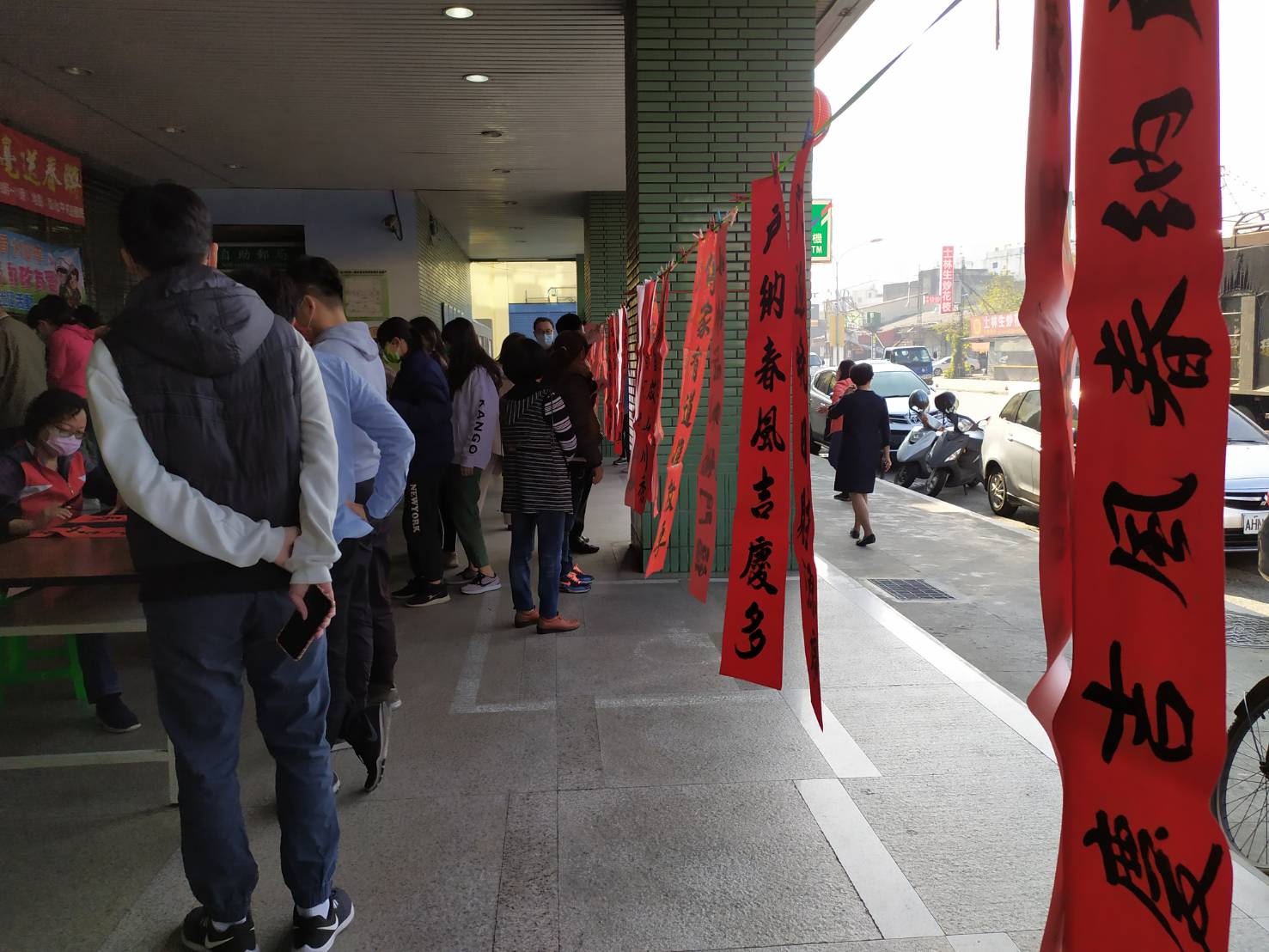 影／犇向幸福　彰化郵局現場揮毫送春聯為新年添喜意 - https://www.watchmedia01.com