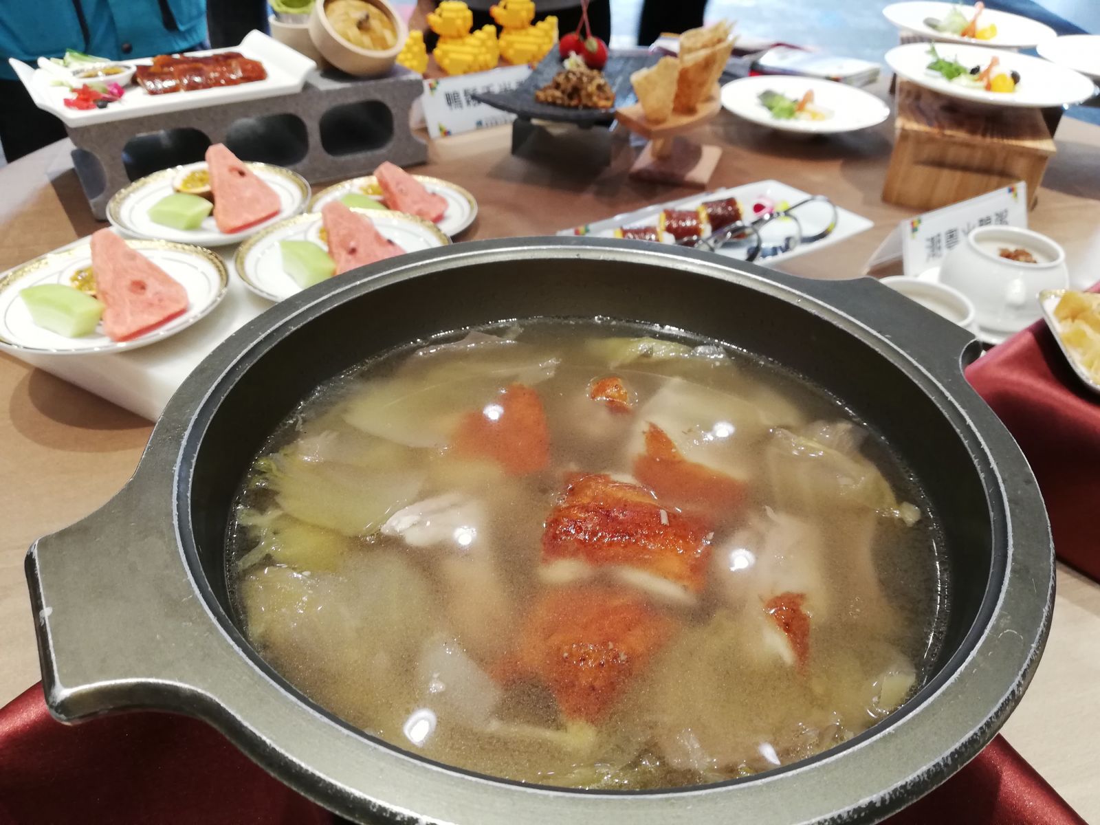 五星主廚掛爐燒鴨 一鴨五吃極品饗宴 - https://www.watchmedia01.com