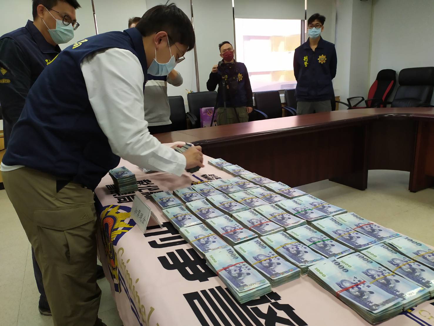 影／彰化警方威力掃蕩　拘提前天道盟謝通運保鑣等25人到案 - https://www.watchmedia01.com