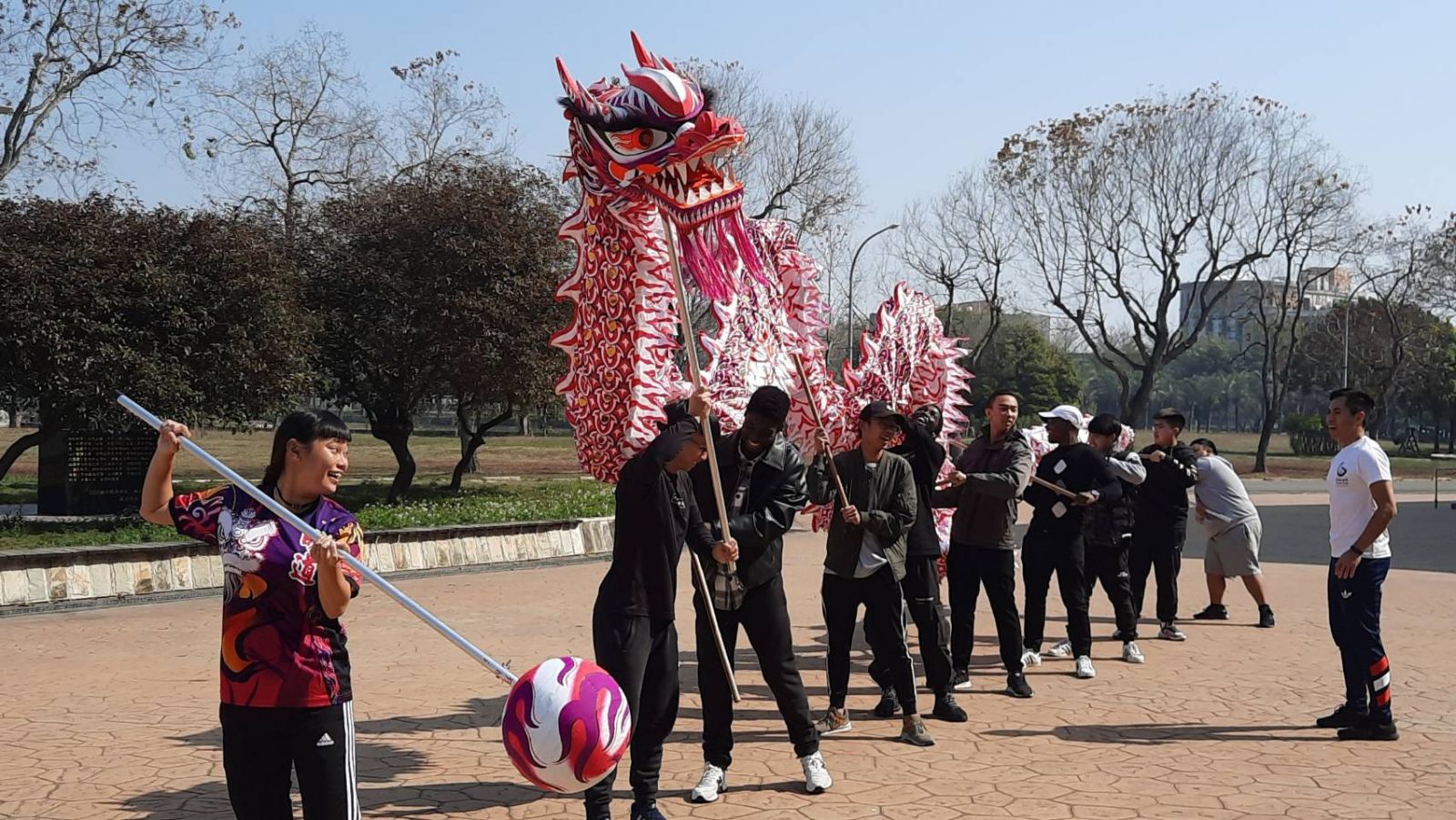影／明道外籍生舞龍舞獅祈求新年平安幸運 - https://www.watchmedia01.com