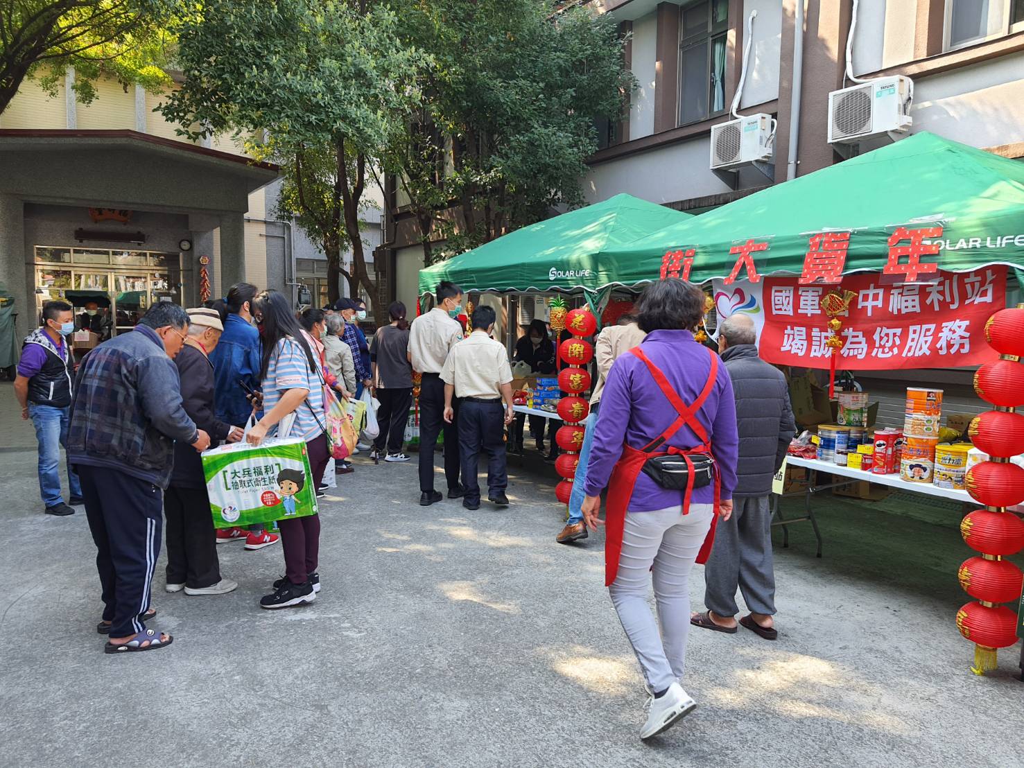 國軍台中福利站設攤　彰化榮家長輩安心購物喜過年 - https://www.watchmedia01.com