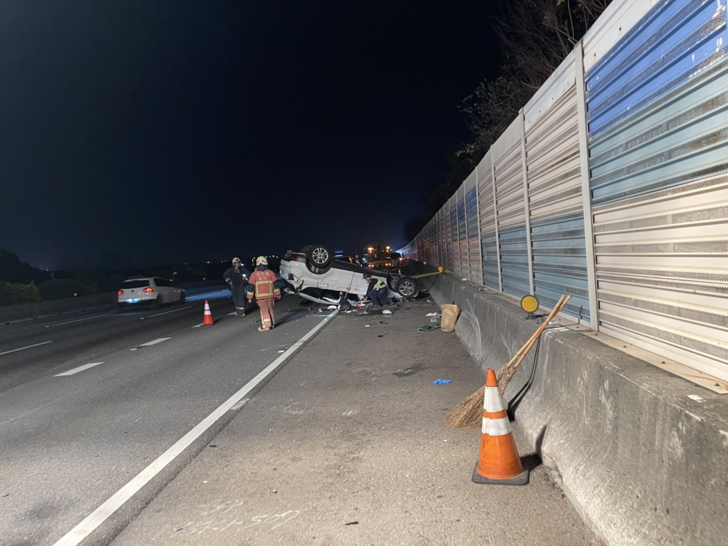 影／轟隆！國道彰化段4車連環撞　釀二死四輕重傷 - https://www.watchmedia01.com