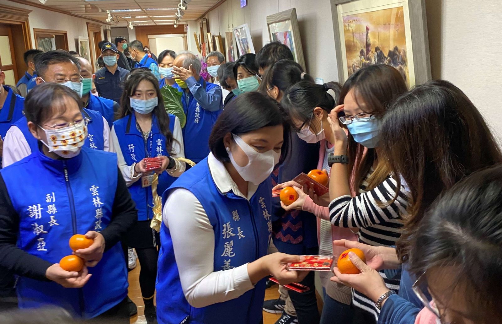 張麗善送福袋及茂谷柑拜早年　祝福縣府同仁「牛轉錢坤」 - https://www.watchmedia01.com