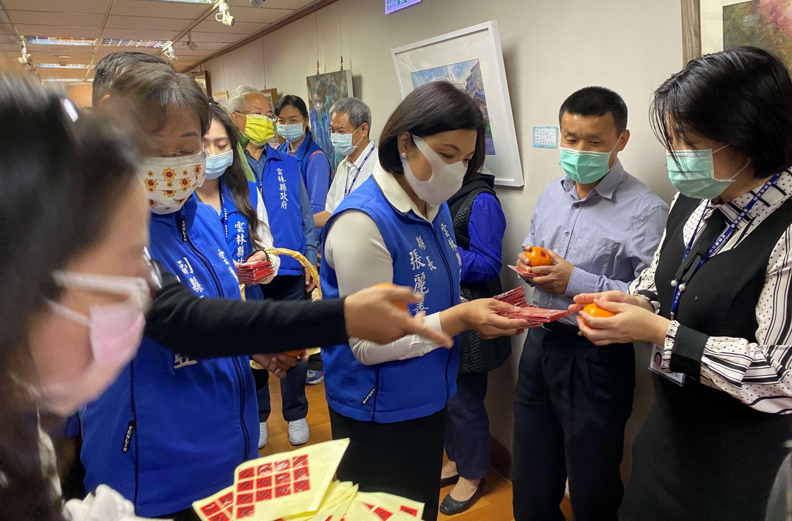 張麗善送福袋及茂谷柑拜早年　祝福縣府同仁「牛轉錢坤」 - https://www.watchmedia01.com