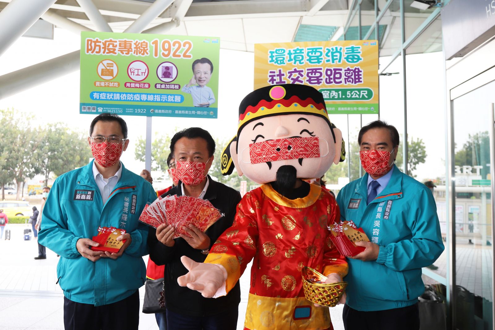 翁章梁高鐵發送防疫口罩 迎遊子回嘉過新年 - https://www.watchmedia01.com
