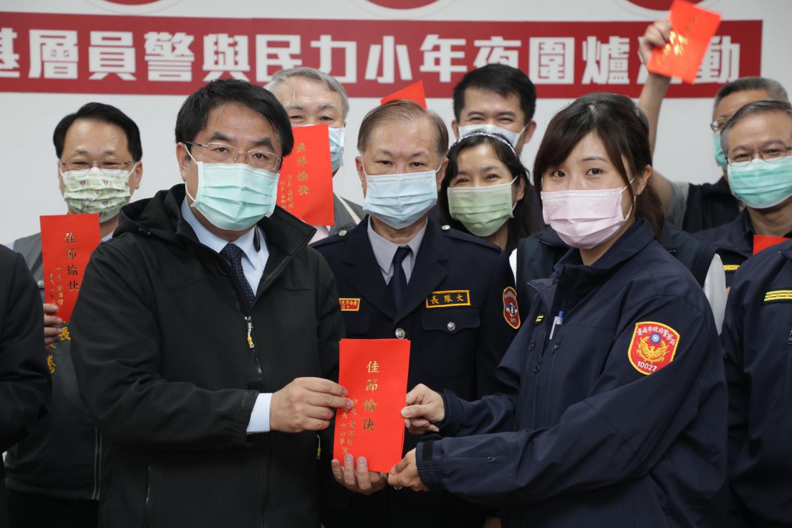 黃偉哲親自下廚 小年夜與基層員警及民力圍爐 - https://www.watchmedia01.com