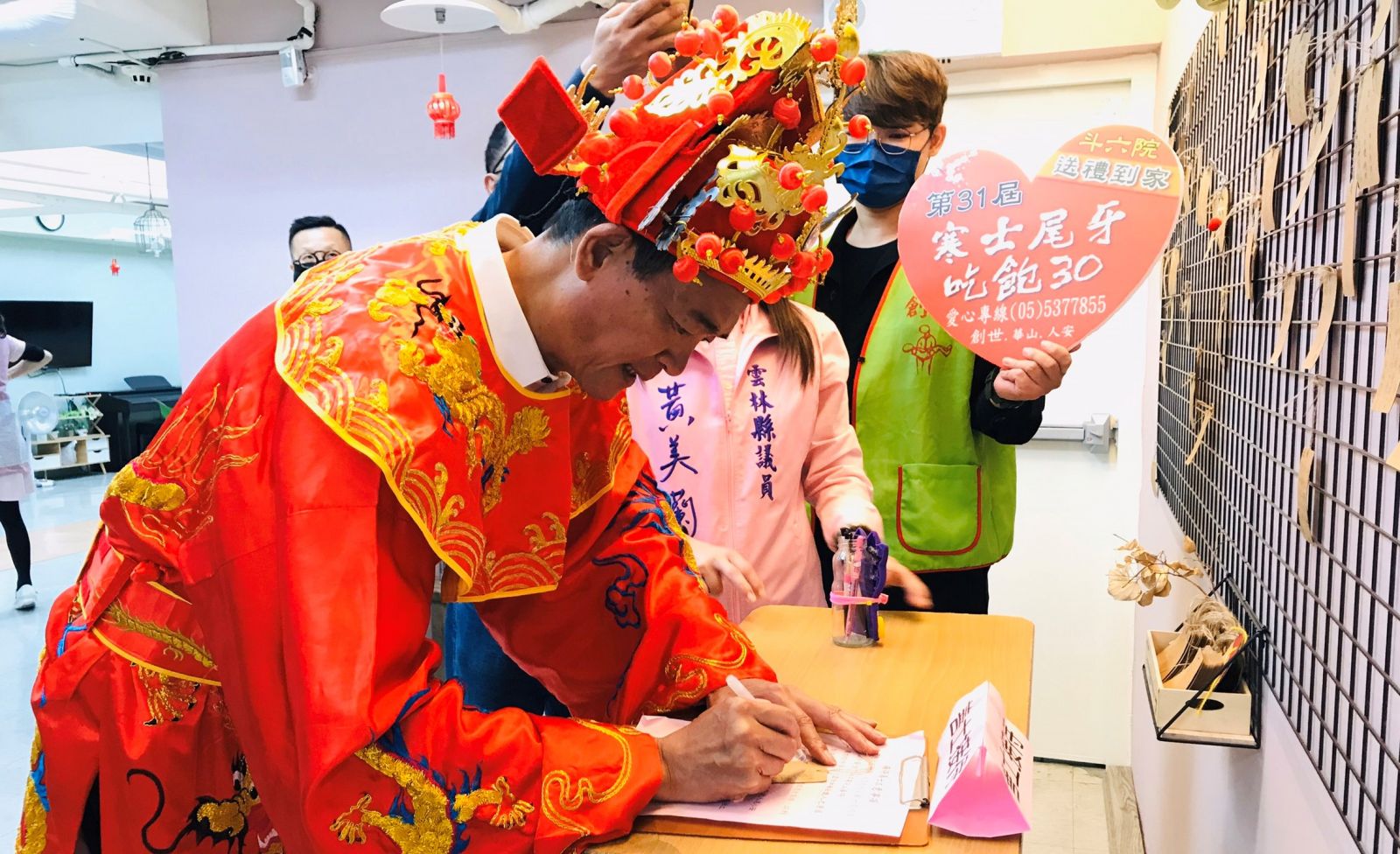 寰宇媽祖關懷植物人安養　獻上愛心奶粉道賀新年 - https://www.watchmedia01.com