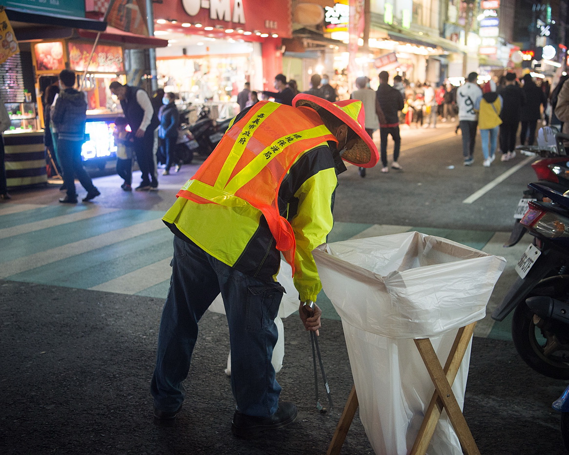 年假嘉義市文化路夜巿人潮擠爆 做好防疫平安過好年 - https://www.watchmedia01.com