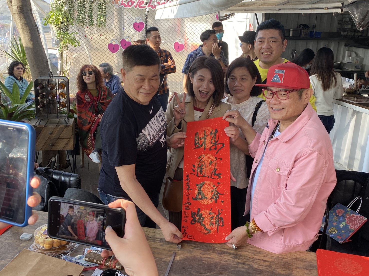 直擊／資深藝人聯手【創意揮毫】　熱情粉絲超嗨！《如同簽唱會一般》　 - https://www.watchmedia01.com