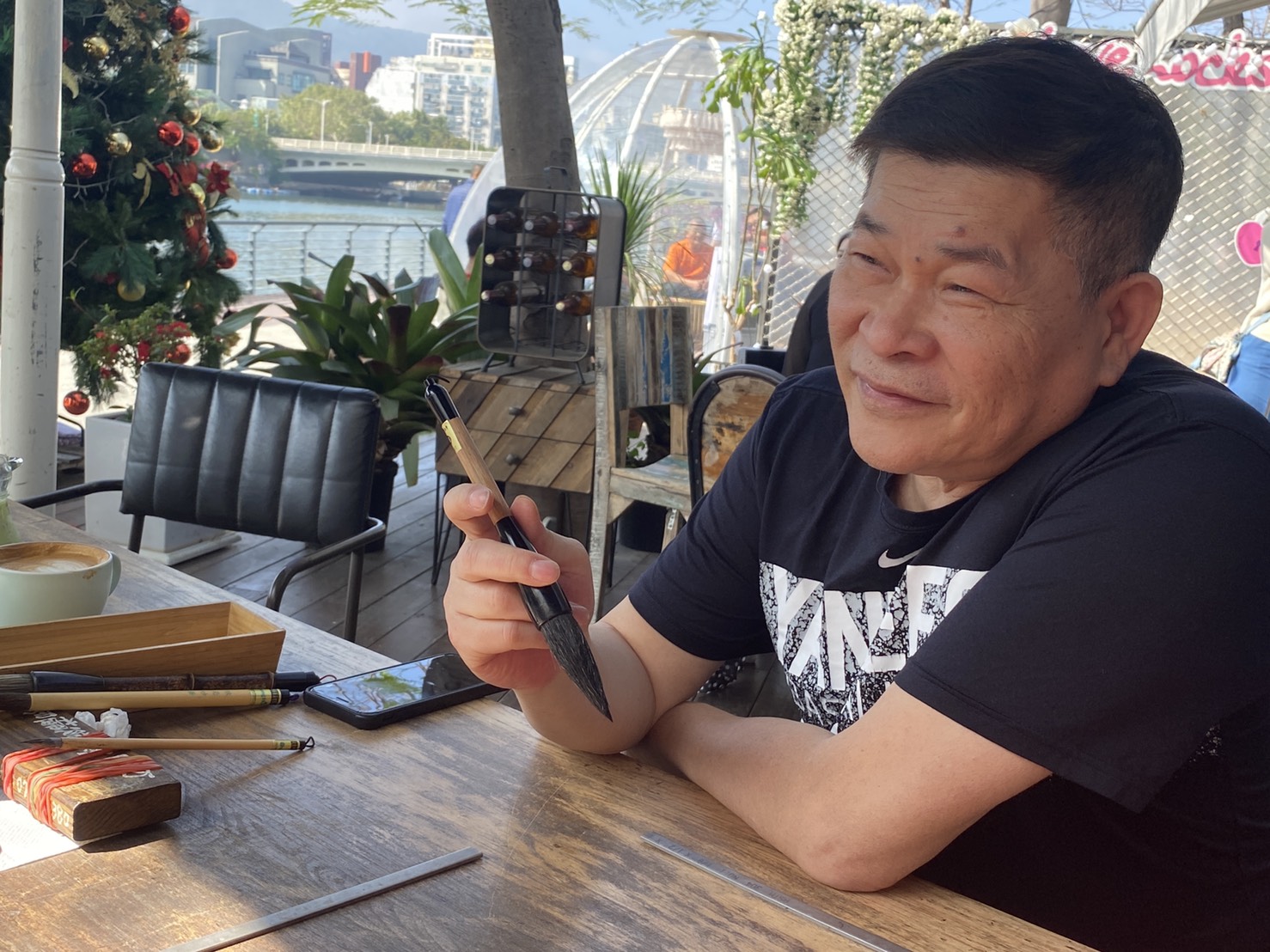 直擊／資深藝人聯手【創意揮毫】　熱情粉絲超嗨！《如同簽唱會一般》　 - https://www.watchmedia01.com