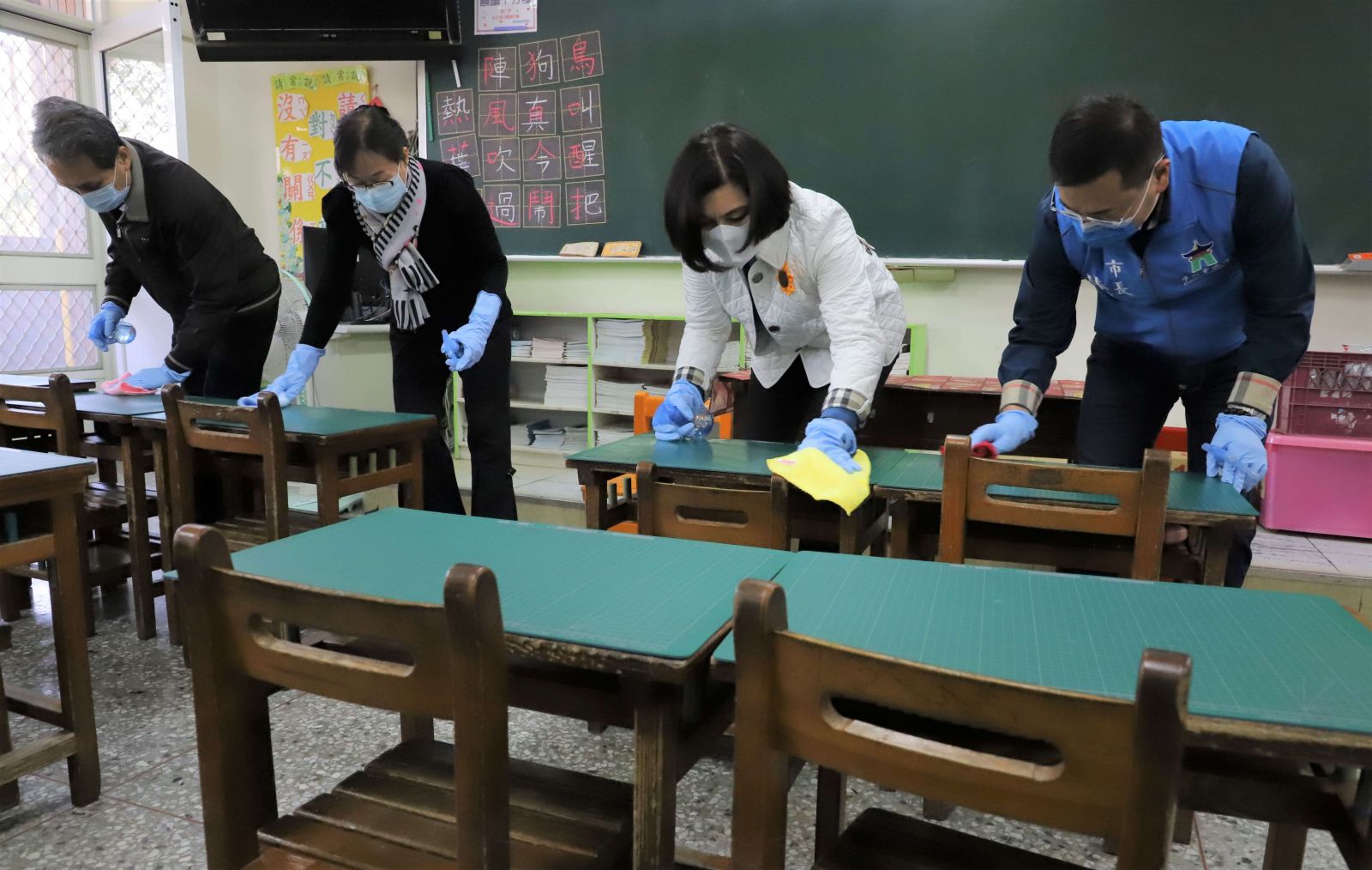 開學前校園加強防疫整備　張麗善視察環境消毒情形 - https://www.watchmedia01.com