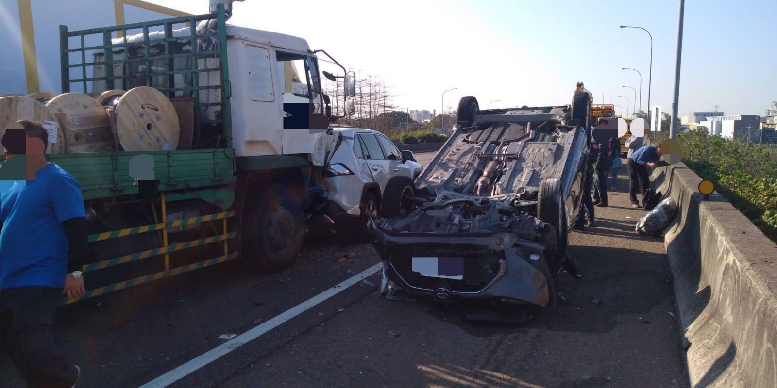 影／國道1號南下彰化路段四車連環追撞　車流嚴重回堵 - https://www.watchmedia01.com