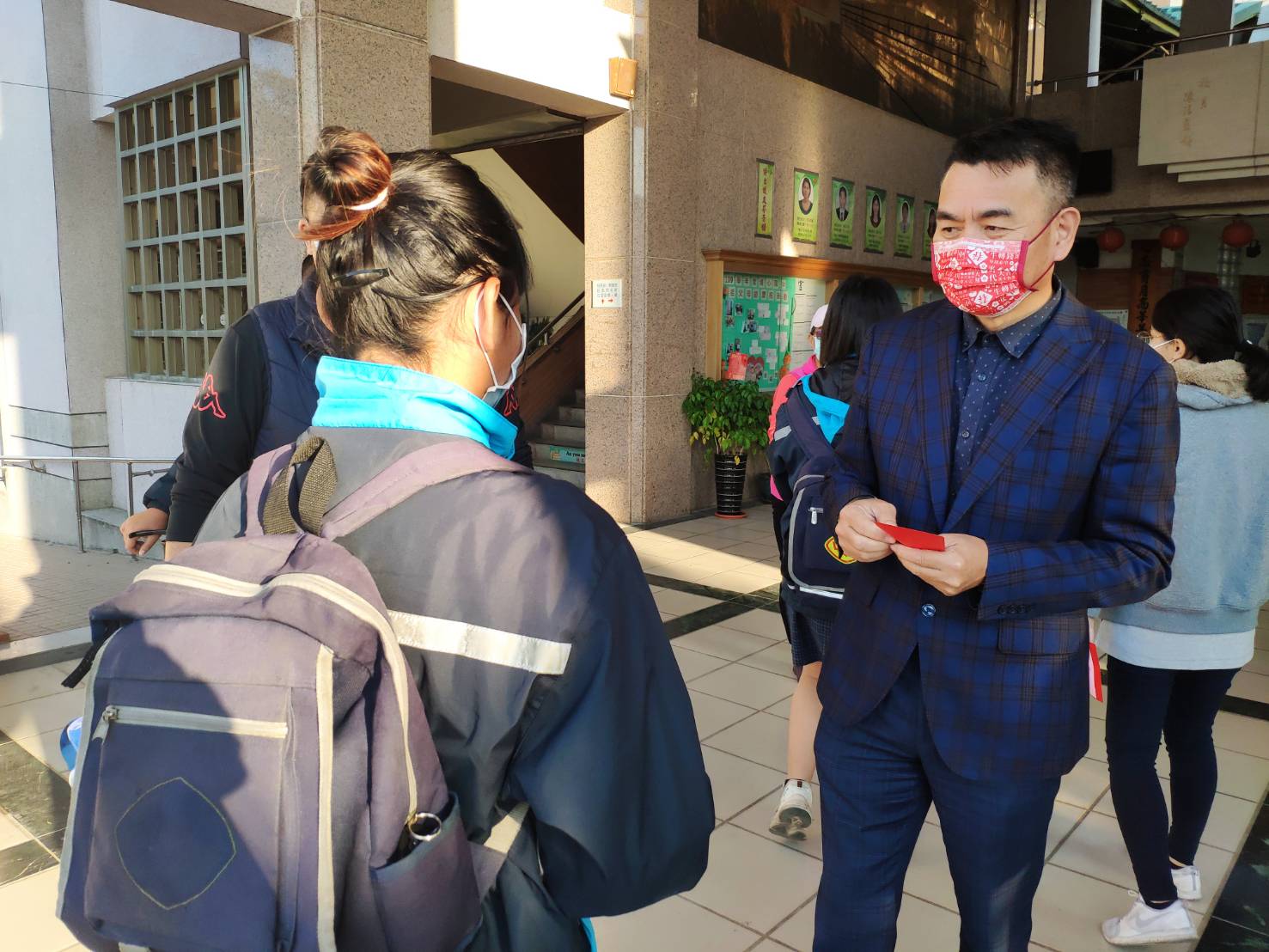 開學日　埔心國中送上「三」千萬祝福學子領福袋 - https://www.watchmedia01.com