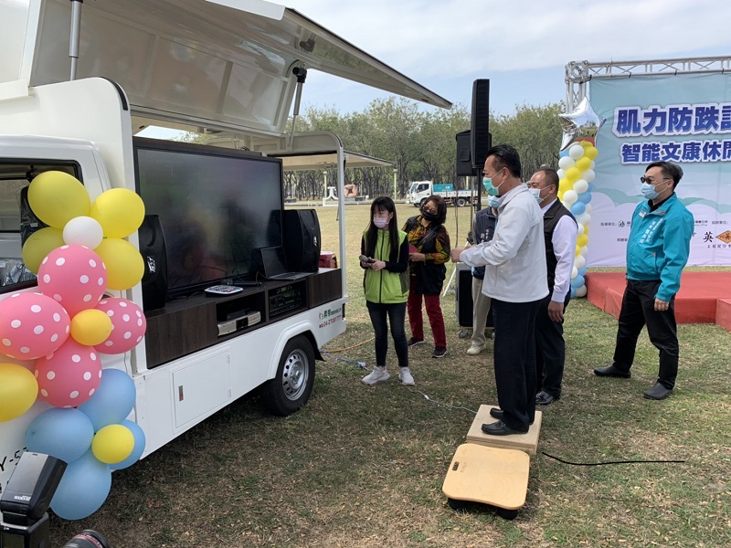 在玩樂中促進健康　民間企業贈大埔鄉文康休閒車 - https://www.watchmedia01.com