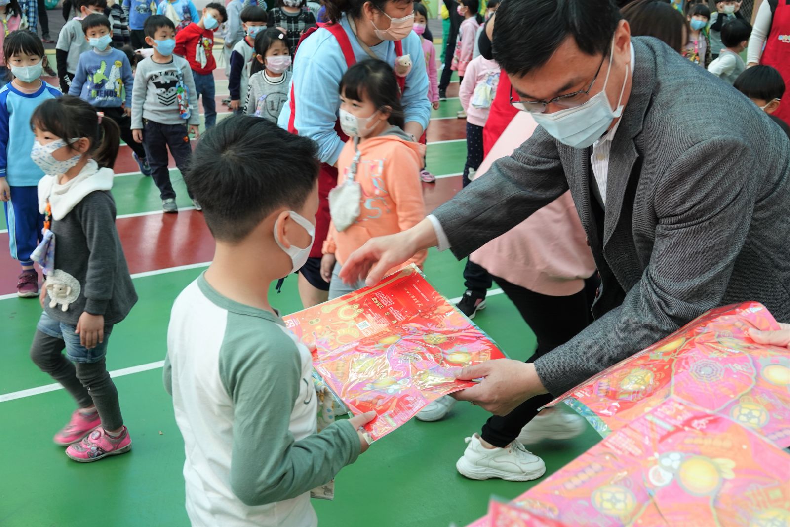 影／扭轉錢坤鴻運牛小提燈　今年免排隊搶元宵小提燈 - https://www.watchmedia01.com