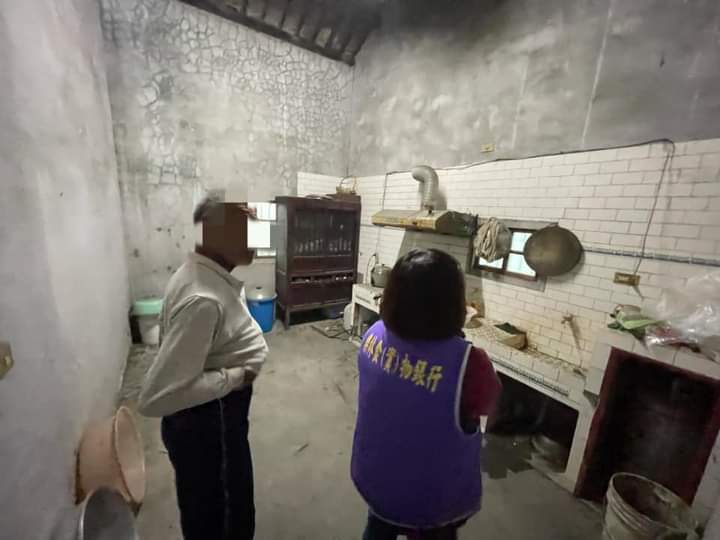 影／獨老居「漏（樓）仔厝」　衡山行善團助翻修破屋 - https://www.watchmedia01.com