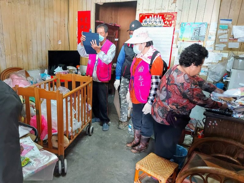 照顧同袍家眷　退役袍澤協助清理家園 - https://www.watchmedia01.com