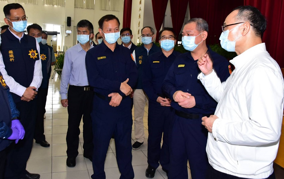 警長陳家欽嘉縣慰勉偵破全國最大宗大麻毒品有功人員 - https://www.watchmedia01.com