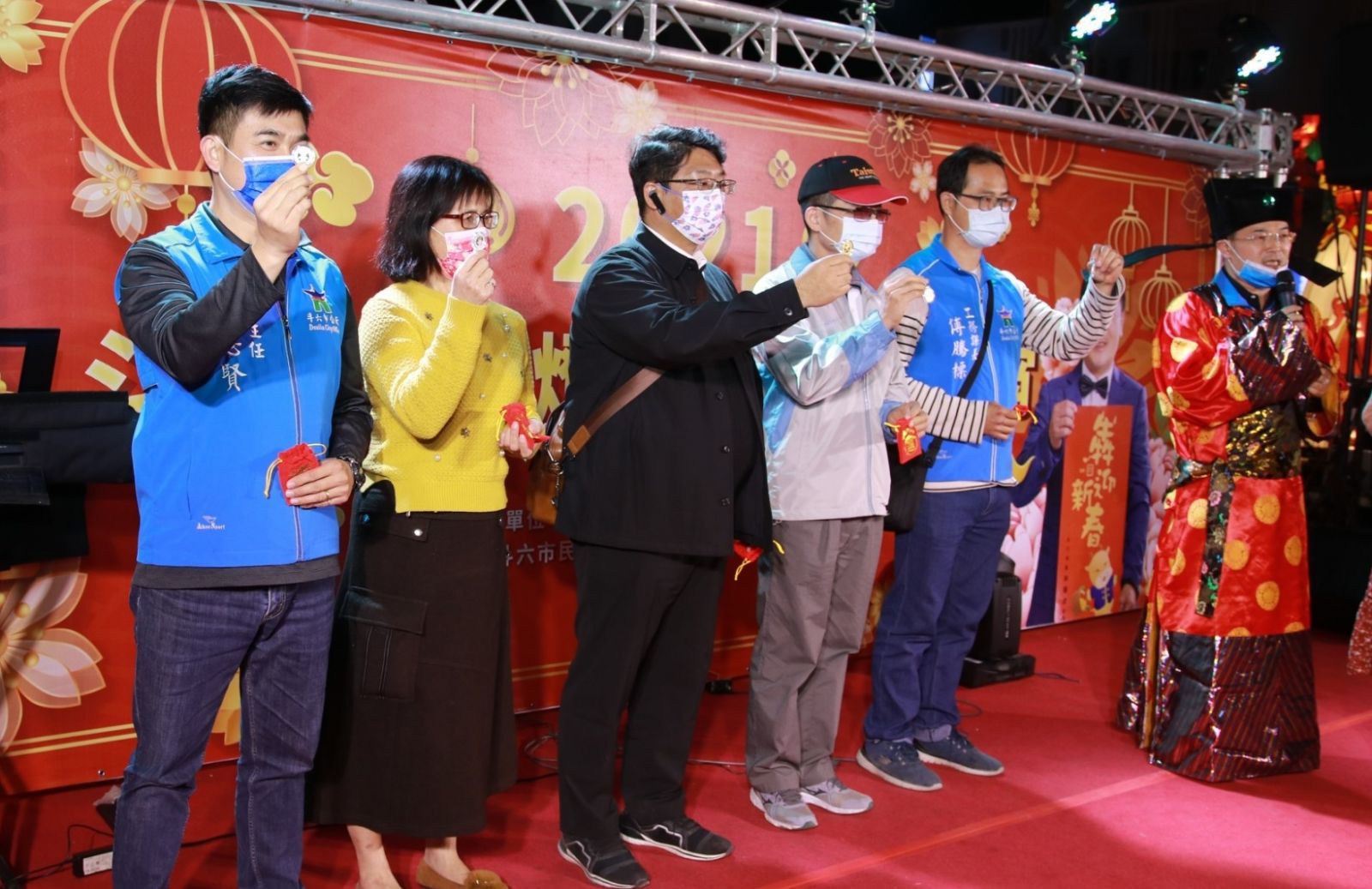 公職財產申報斗六公所抽籤　市長喜扮財神抽錢母發福袋 - https://www.watchmedia01.com
