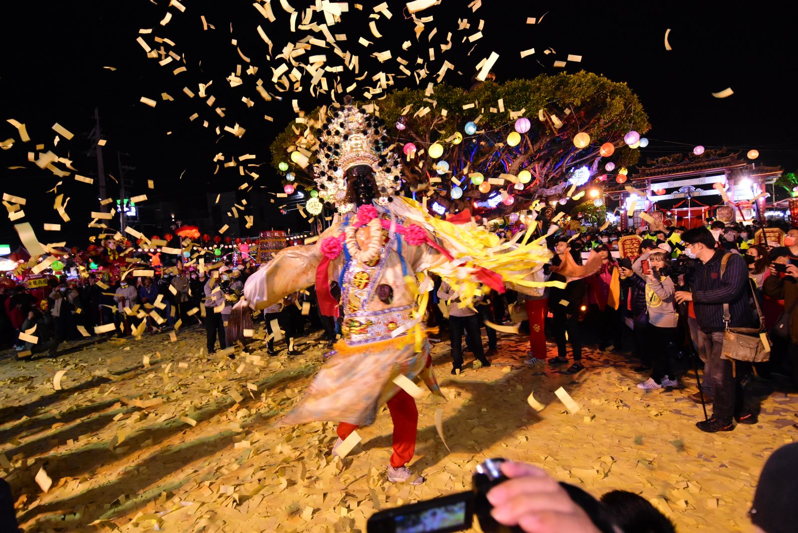 影／193年花壇白沙坑迎燈排　全台唯一戴官帽福德老爺 - https://www.watchmedia01.com