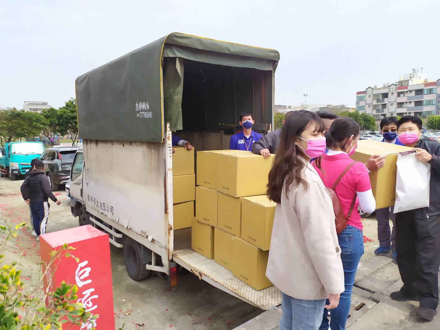 影／新建案剪綵　建設公司回饋鄉里慨捐15萬個防疫口罩 - https://www.watchmedia01.com