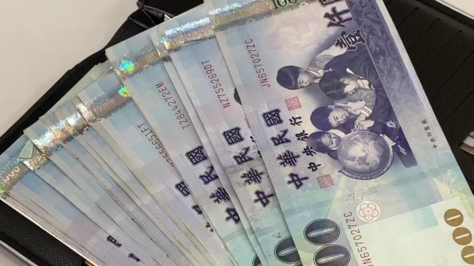 影／民眾撿7萬現金送派出所　菜鳥警「忘了」公告 - https://www.watchmedia01.com