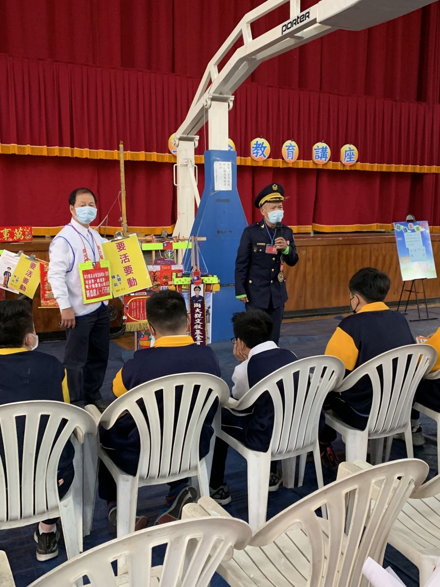 影／全馬傳愛4萬公里—終身警察陳前送愛母校分享 - https://www.watchmedia01.com
