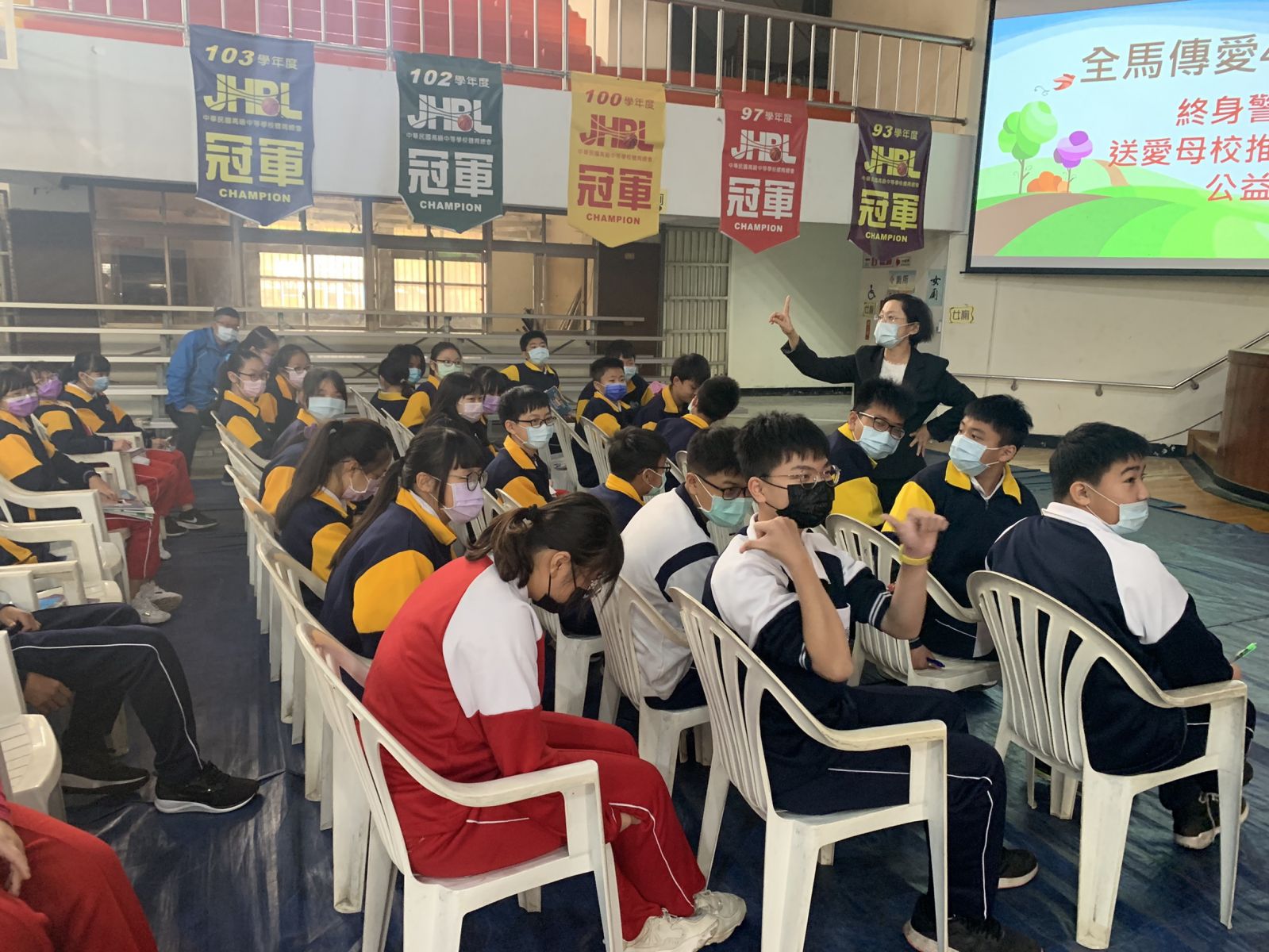 影／全馬傳愛4萬公里—終身警察陳前送愛母校分享 - https://www.watchmedia01.com