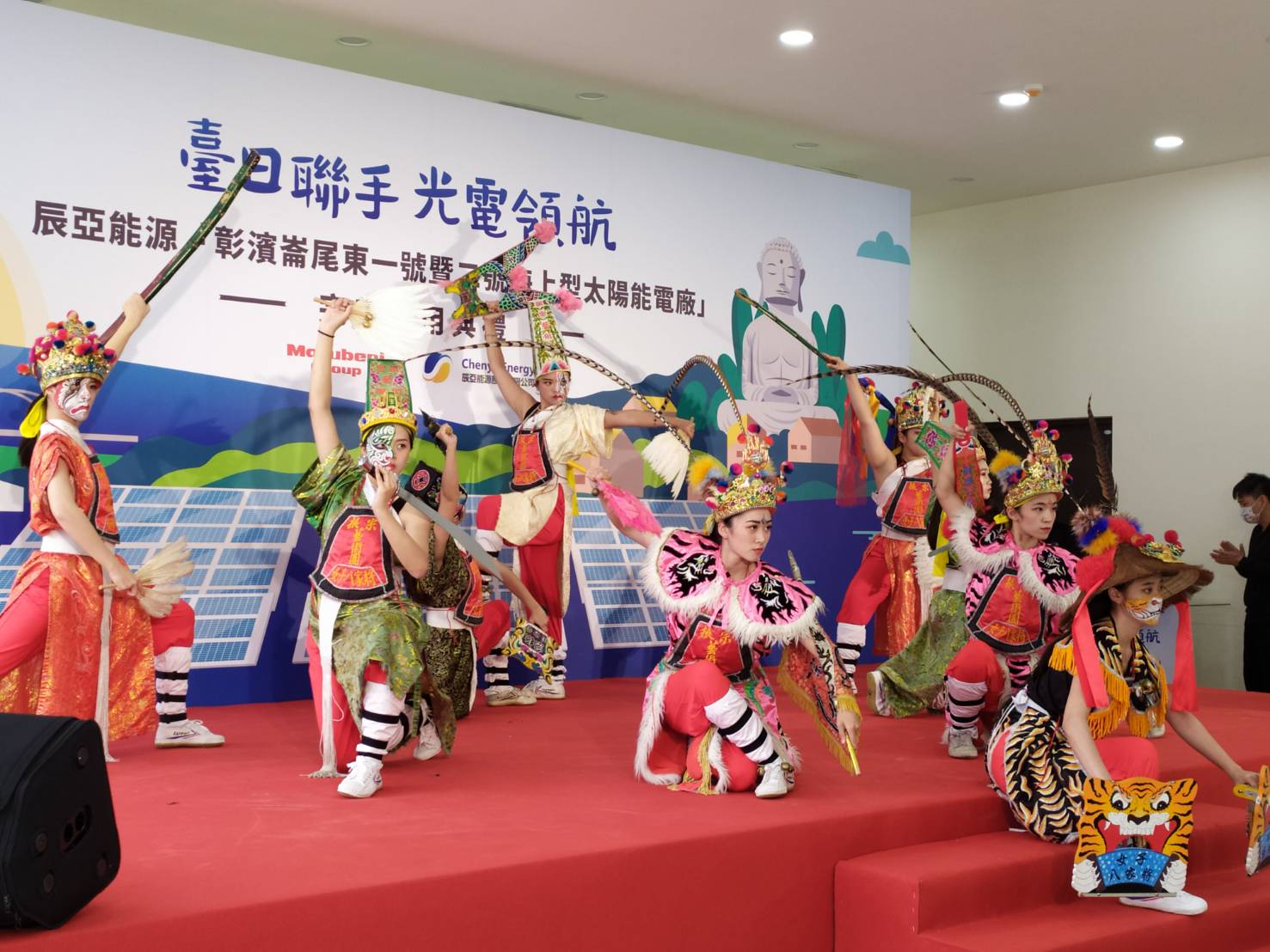 影／綠能成國際熱門議題　彰濱全球最大海上太陽能電廠啟用 - https://www.watchmedia01.com