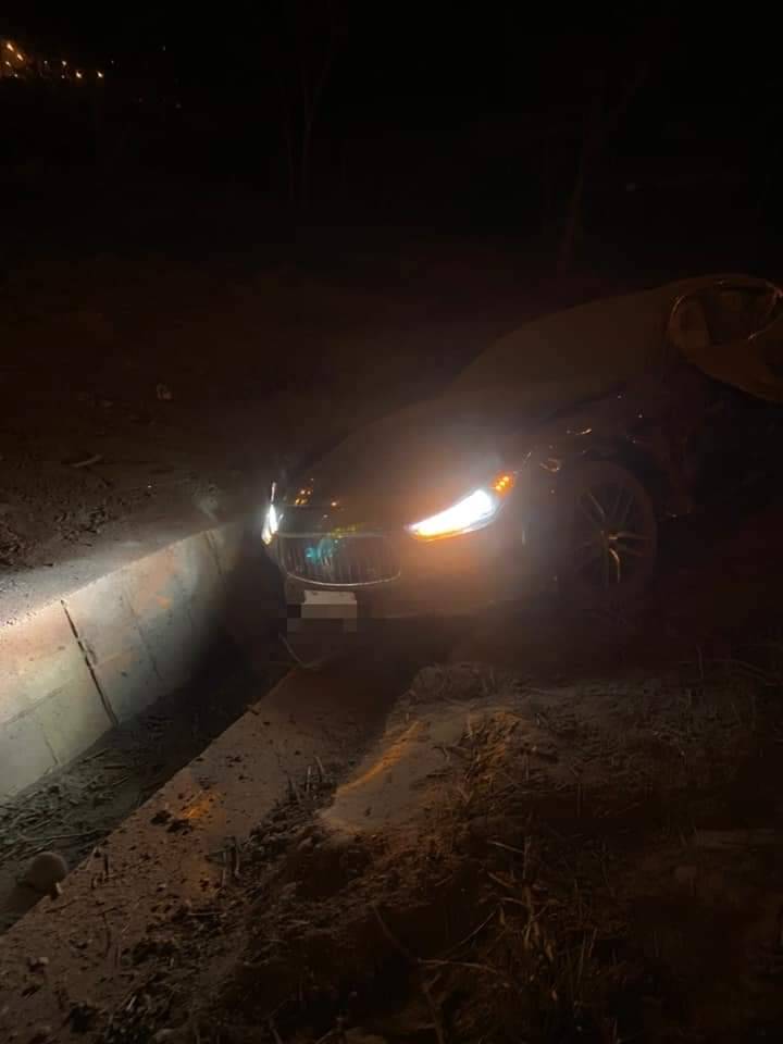 「海神」瑪沙拉蒂名衝破國道護欄　疑與賓士車擦撞駕駛命危 - https://www.watchmedia01.com