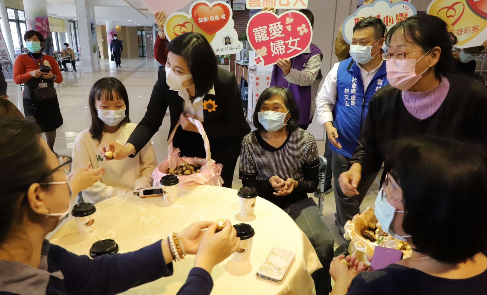 婦女節張麗善向同仁祝福　願全天下女性幸福快樂 - https://www.watchmedia01.com
